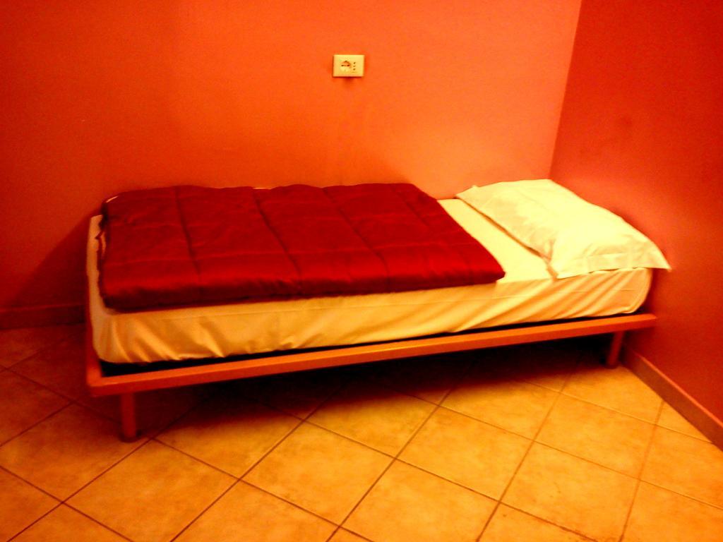 Youth Meeting Home Firenze Szoba fotó