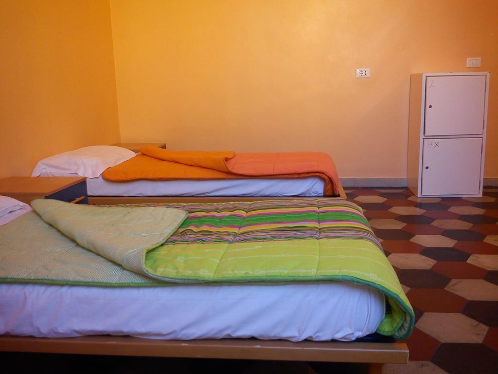 Youth Meeting Home Firenze Szoba fotó